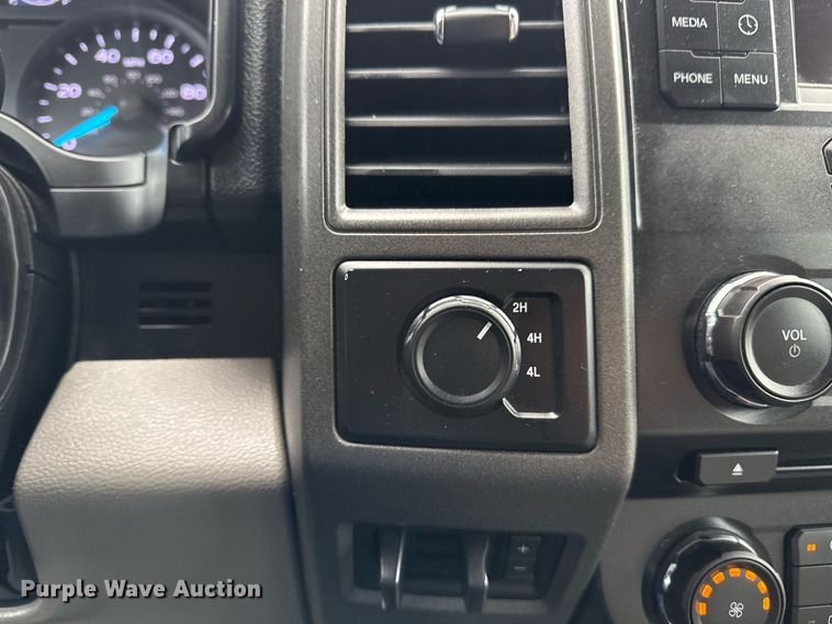 image for item DM5539 2018 Ford F350 Super Duty SuperCab utility bed pickup truck