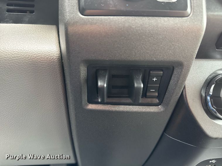 image for item DM5539 2018 Ford F350 Super Duty SuperCab utility bed pickup truck