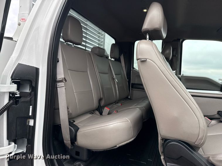 image for item DM5539 2018 Ford F350 Super Duty SuperCab utility bed pickup truck