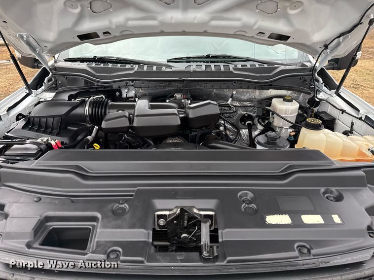 image for item DM5539 2018 Ford F350 Super Duty SuperCab utility bed pickup truck