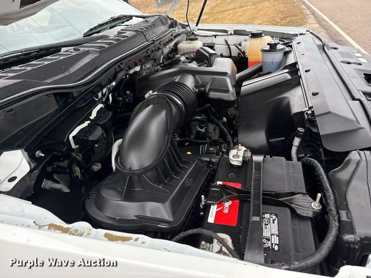 image for item DM5539 2018 Ford F350 Super Duty SuperCab utility bed pickup truck