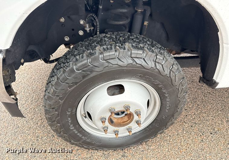 image for item DM5539 2018 Ford F350 Super Duty SuperCab utility bed pickup truck