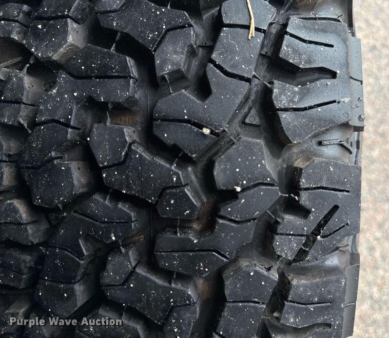 image for item DM5539 2018 Ford F350 Super Duty SuperCab utility bed pickup truck