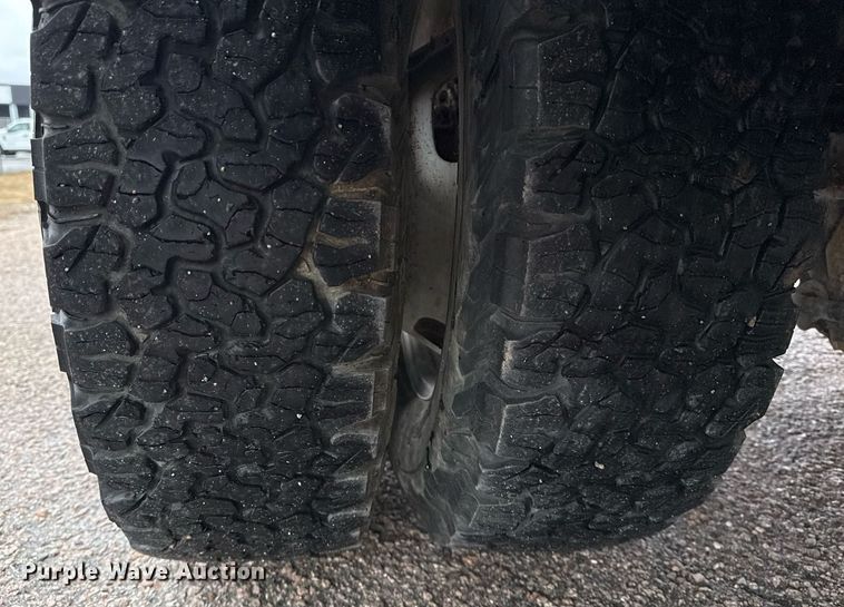 image for item DM5539 2018 Ford F350 Super Duty SuperCab utility bed pickup truck