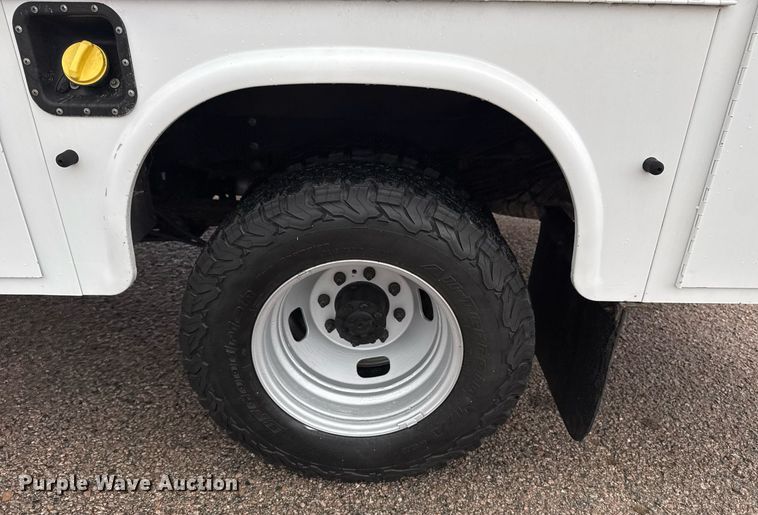 image for item DM5539 2018 Ford F350 Super Duty SuperCab utility bed pickup truck