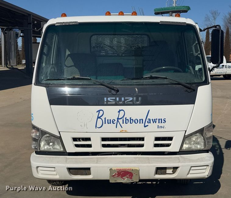 image for item DO0251 2006 Isuzu NPR flatbed truck