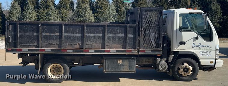 image for item DO0251 2006 Isuzu NPR flatbed truck