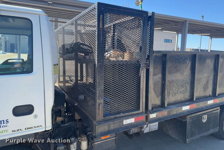 image for item DO0251 2006 Isuzu NPR flatbed truck