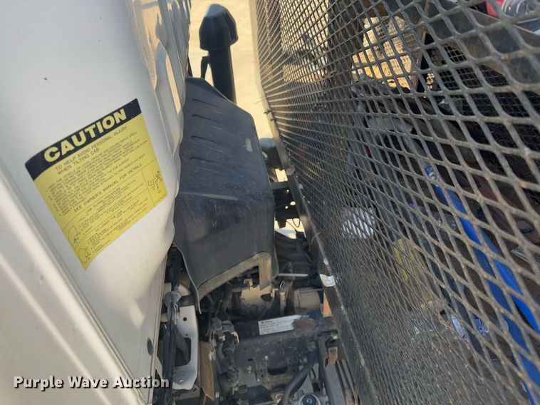 image for item DO0251 2006 Isuzu NPR flatbed truck