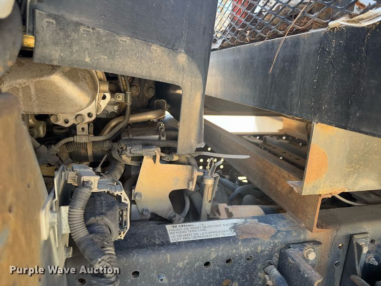 image for item DO0251 2006 Isuzu NPR flatbed truck