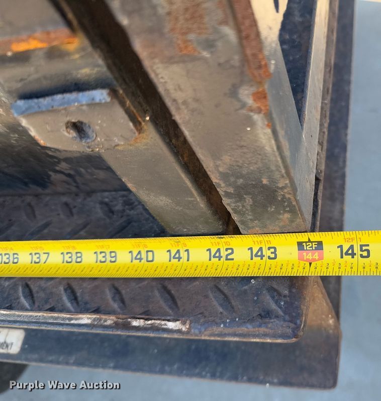 image for item DO0251 2006 Isuzu NPR flatbed truck