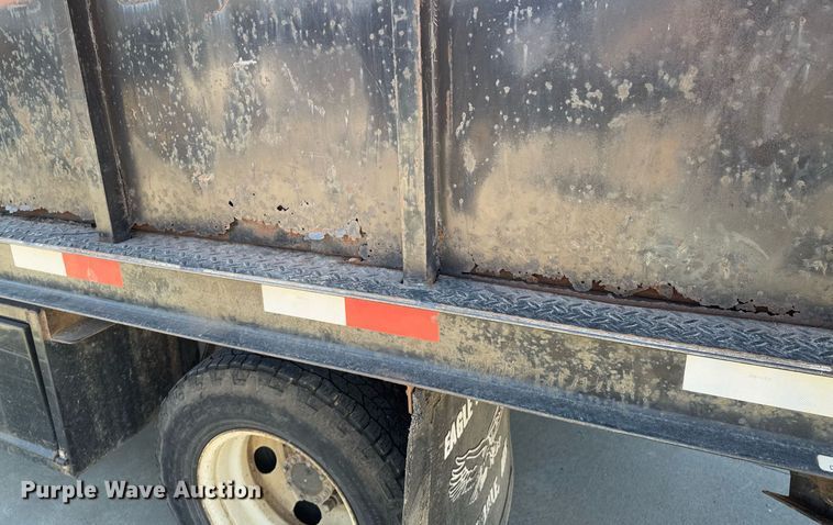 image for item DO0251 2006 Isuzu NPR flatbed truck