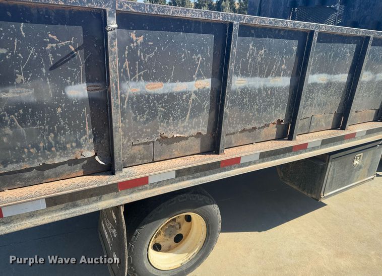 image for item DO0251 2006 Isuzu NPR flatbed truck