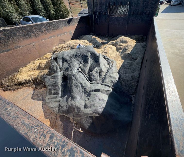 image for item DO0251 2006 Isuzu NPR flatbed truck