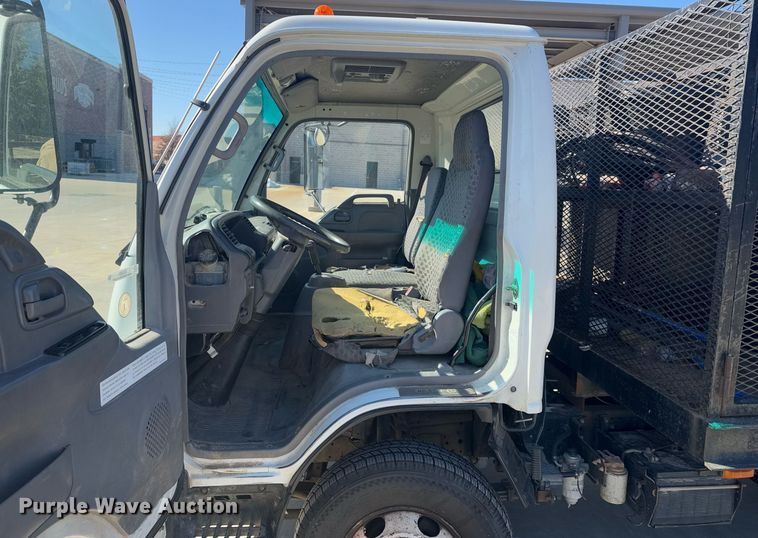 image for item DO0251 2006 Isuzu NPR flatbed truck