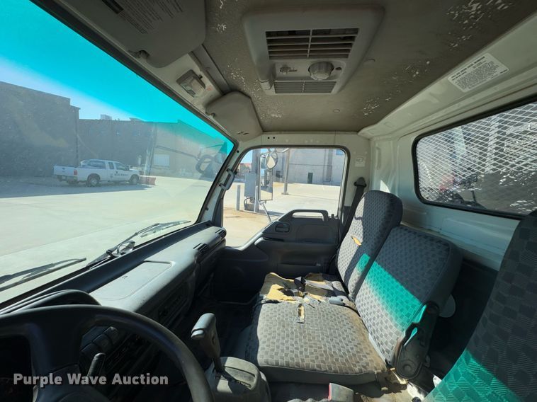 image for item DO0251 2006 Isuzu NPR flatbed truck