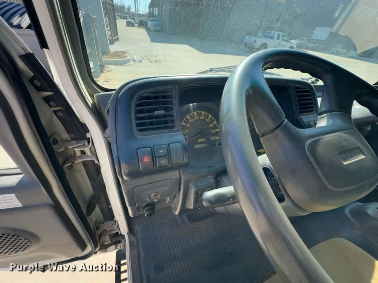 image for item DO0251 2006 Isuzu NPR flatbed truck