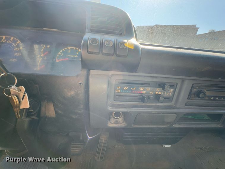 image for item DO0251 2006 Isuzu NPR flatbed truck