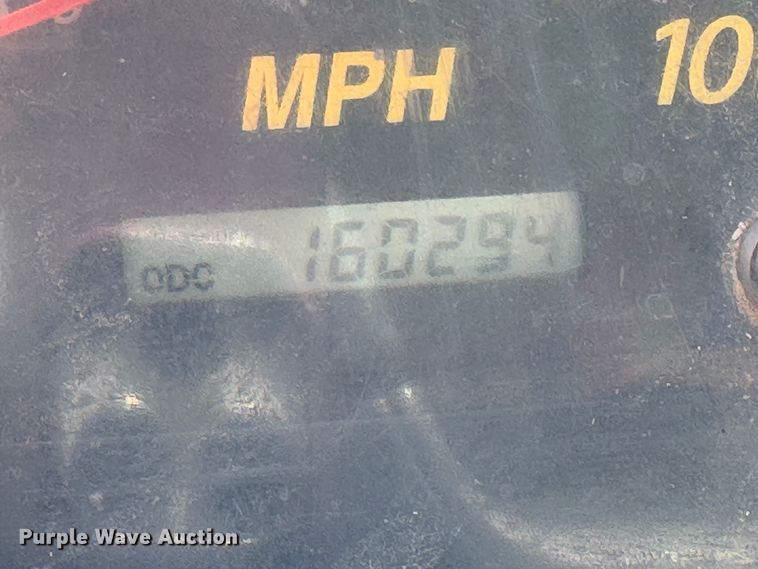 image for item DO0251 2006 Isuzu NPR flatbed truck