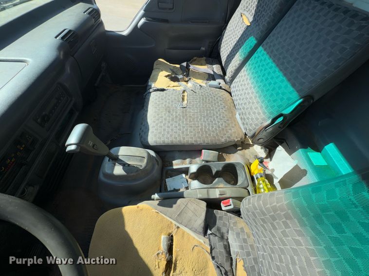 image for item DO0251 2006 Isuzu NPR flatbed truck