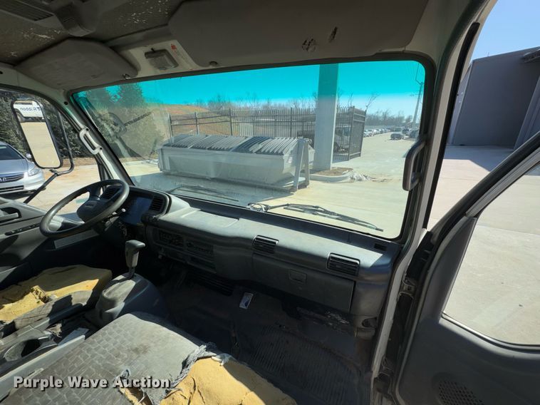 image for item DO0251 2006 Isuzu NPR flatbed truck