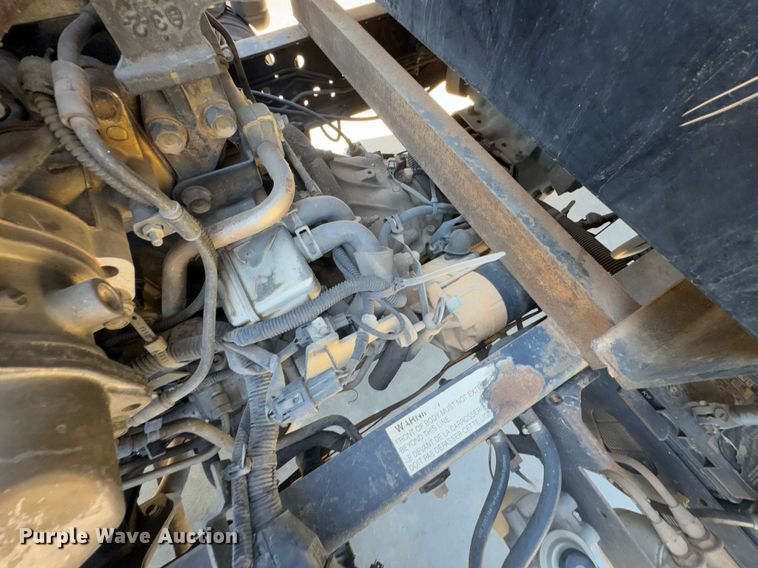 image for item DO0251 2006 Isuzu NPR flatbed truck