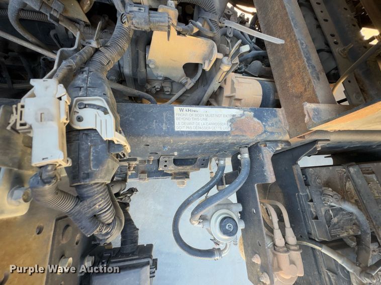 image for item DO0251 2006 Isuzu NPR flatbed truck