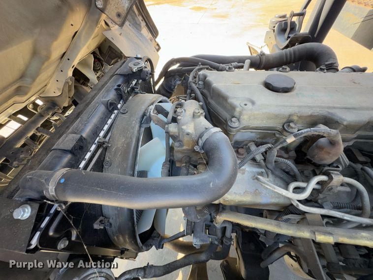 image for item DO0251 2006 Isuzu NPR flatbed truck