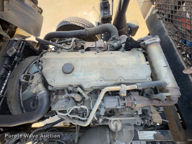 image for item DO0251 2006 Isuzu NPR flatbed truck