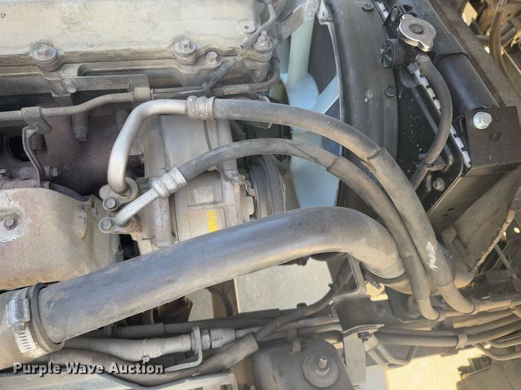 image for item DO0251 2006 Isuzu NPR flatbed truck