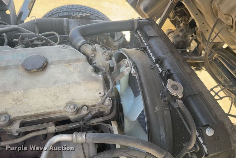 image for item DO0251 2006 Isuzu NPR flatbed truck