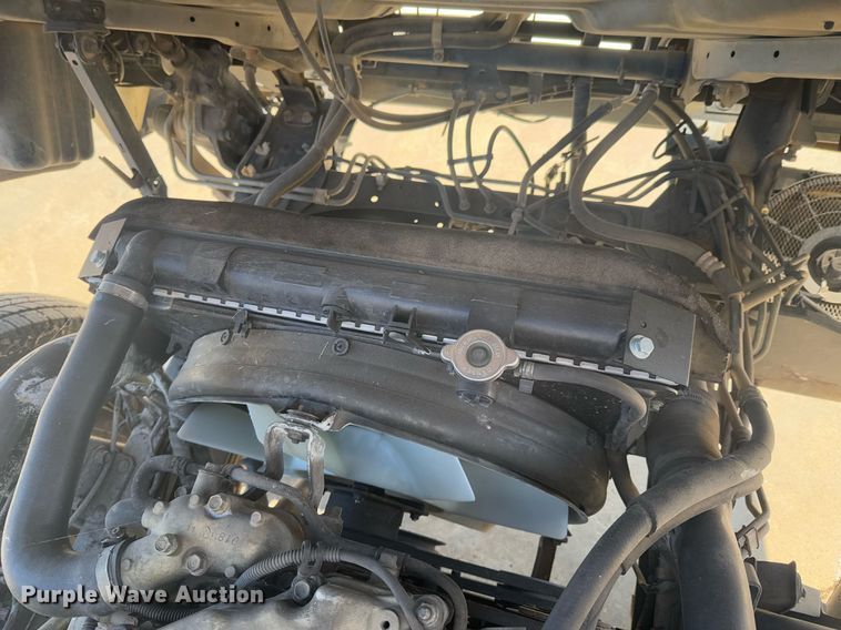 image for item DO0251 2006 Isuzu NPR flatbed truck