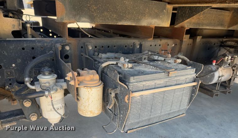 image for item DO0251 2006 Isuzu NPR flatbed truck