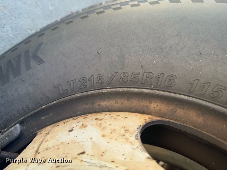 image for item DO0251 2006 Isuzu NPR flatbed truck