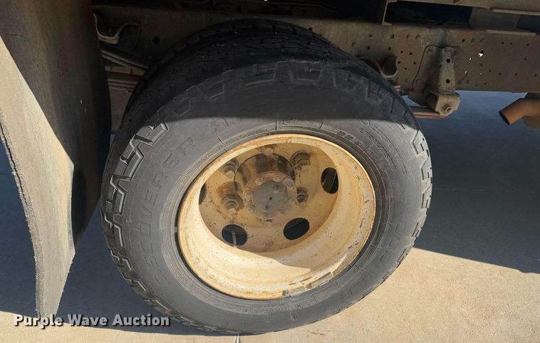 image for item DO0251 2006 Isuzu NPR flatbed truck