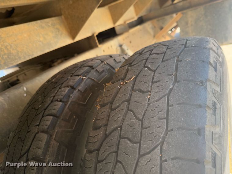 image for item DO0251 2006 Isuzu NPR flatbed truck