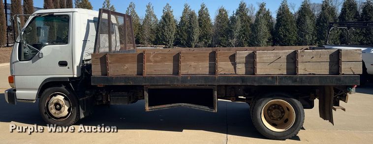 image for item DO0254 2001 Isuzu NQR flatbed truck