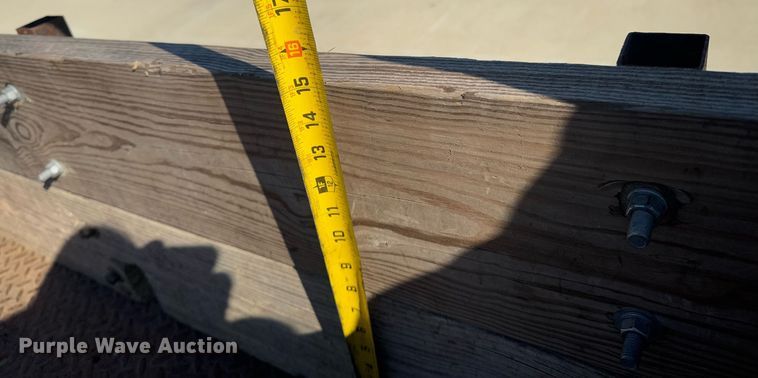 image for item DO0254 2001 Isuzu NQR flatbed truck