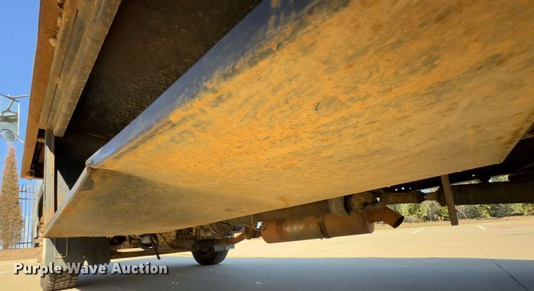 image for item DO0254 2001 Isuzu NQR flatbed truck