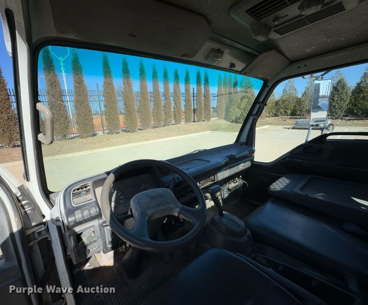 image for item DO0254 2001 Isuzu NQR flatbed truck