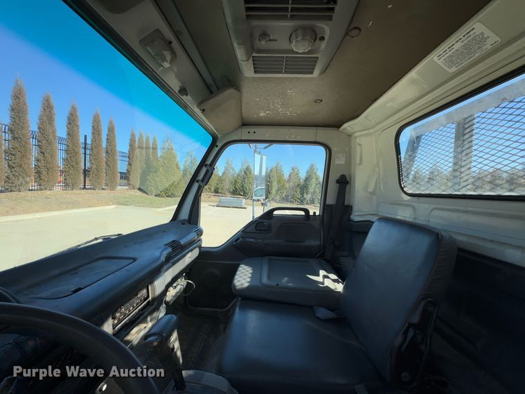 image for item DO0254 2001 Isuzu NQR flatbed truck