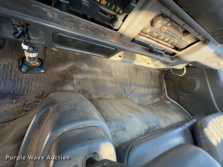 image for item DO0254 2001 Isuzu NQR flatbed truck