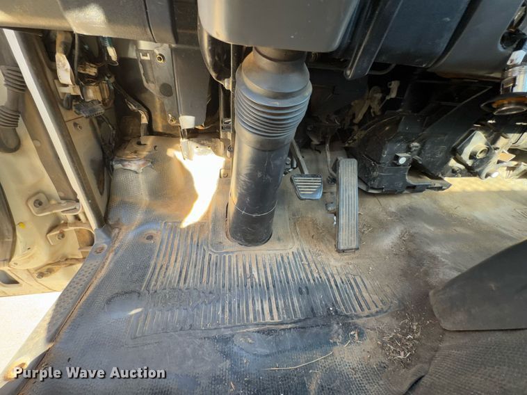 image for item DO0254 2001 Isuzu NQR flatbed truck