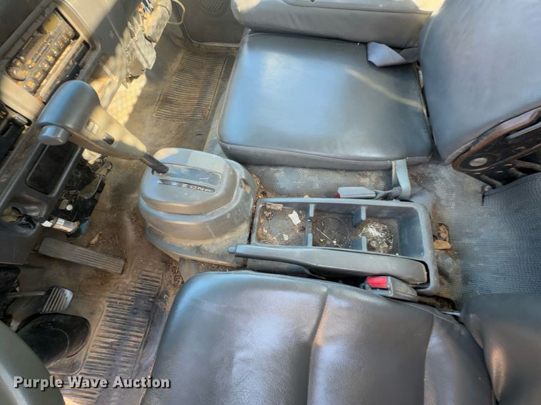 image for item DO0254 2001 Isuzu NQR flatbed truck