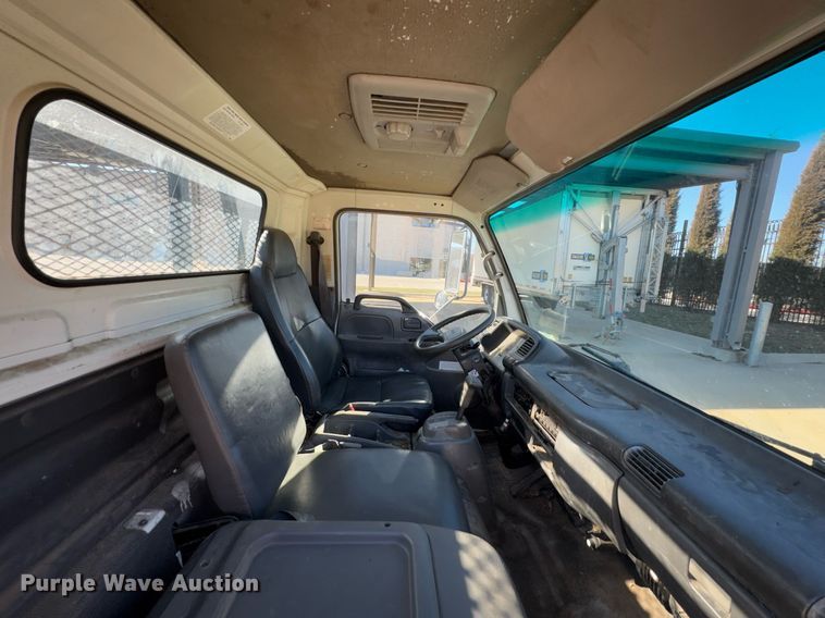 image for item DO0254 2001 Isuzu NQR flatbed truck