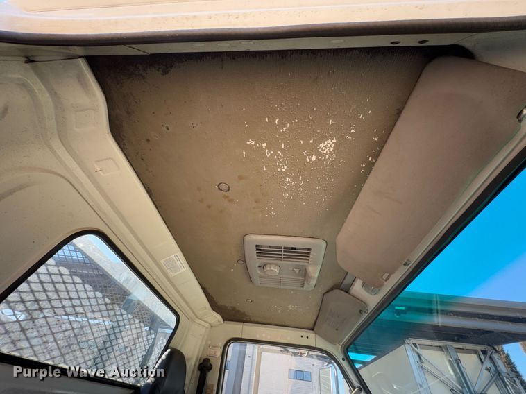 image for item DO0254 2001 Isuzu NQR flatbed truck