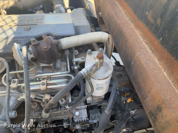 image for item DO0254 2001 Isuzu NQR flatbed truck