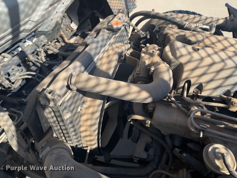 image for item DO0254 2001 Isuzu NQR flatbed truck