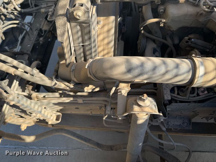 image for item DO0254 2001 Isuzu NQR flatbed truck