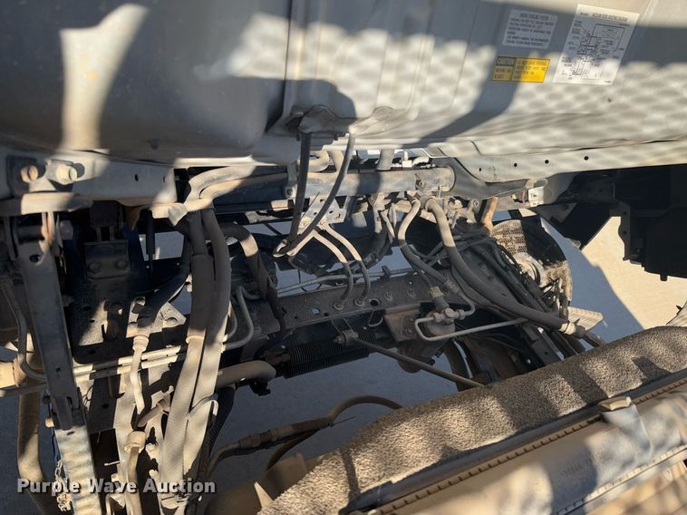 image for item DO0254 2001 Isuzu NQR flatbed truck